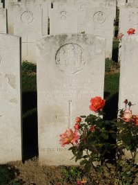 Houchin British Cemetery - Huckle, Leet