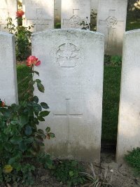 Houchin British Cemetery - Hughes, R R