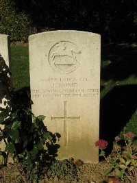 Houchin British Cemetery - Hume, J