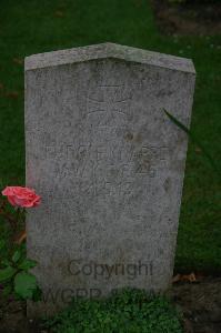 Houchin British Cemetery - Knappe, Rudolf