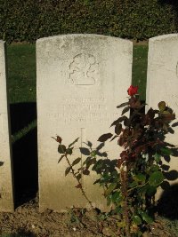 Houchin British Cemetery - Knavesey, M