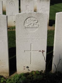 Houchin British Cemetery - Lawson, W