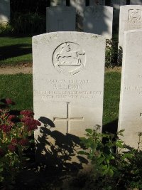 Houchin British Cemetery - Lewis, Frank Ernest