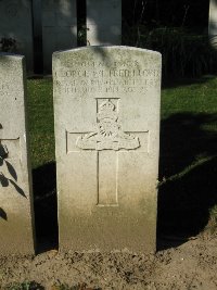 Houchin British Cemetery - Lloyd, George Wilfred