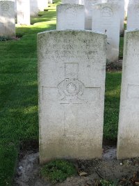 Houchin British Cemetery - Lockwood, Frank