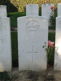 Houchin British Cemetery - Marden, James Lewis