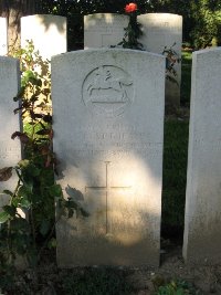 Houchin British Cemetery - Matthews, Thomas