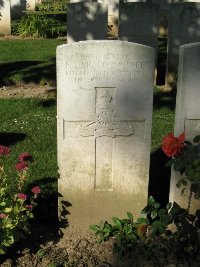 Houchin British Cemetery - McConnochie, Frederick James