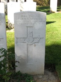 Houchin British Cemetery - Newbery, Harold