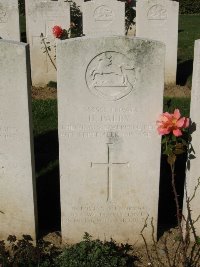 Houchin British Cemetery - Parry, H