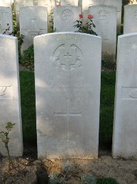 Houchin British Cemetery - Pollington, J E