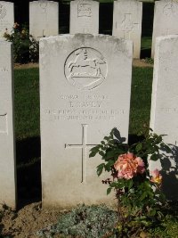 Houchin British Cemetery - Ravey, T