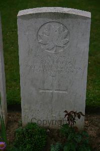 Houchin British Cemetery - Reynolds, J