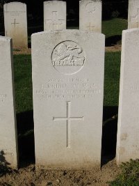 Houchin British Cemetery - Robinson, T