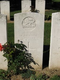 Houchin British Cemetery - Sandlands, R