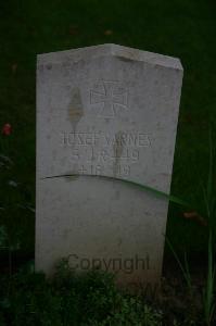 Houchin British Cemetery - Sarnes, Josef