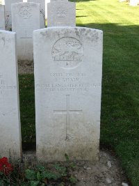 Houchin British Cemetery - Shaw, L