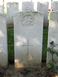 Houchin British Cemetery - Shaw, W