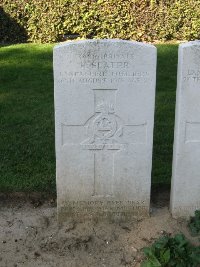 Houchin British Cemetery - Slater, H