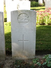 Houchin British Cemetery - Southern, Harold