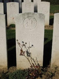 Houchin British Cemetery - Straughan, James