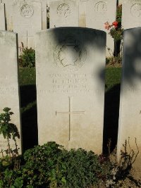 Houchin British Cemetery - Thomas, H