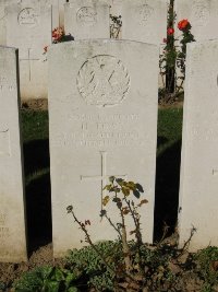 Houchin British Cemetery - Town, H