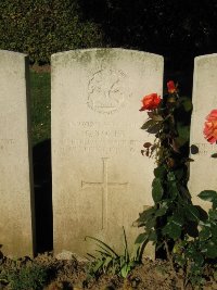 Houchin British Cemetery - Tozer, George