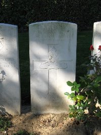 Houchin British Cemetery - Wallace, M J