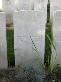 Houchin British Cemetery - Walne, W