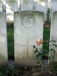 Houchin British Cemetery - Walton, J H