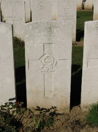 Houchin British Cemetery - Wells, F