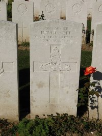 Houchin British Cemetery - Whinnett, H