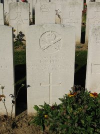 Houchin British Cemetery - White, Frederick