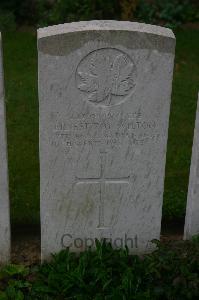 Houchin British Cemetery - Wilton, Ernest Roy