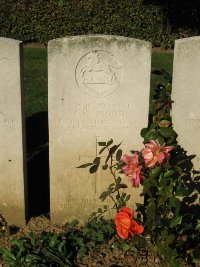 Houchin British Cemetery - Wood, J W