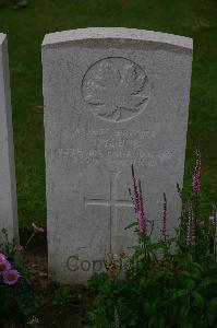 Houchin British Cemetery - Young, A