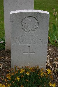 Bruay Communal Cemetery Extension - MacDonald, Walter Joseph