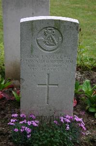 Bruay Communal Cemetery Extension - Roberts, Leonard