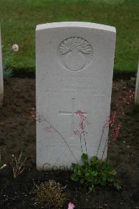 Cuinchy Communal Cemetery - Slade, L