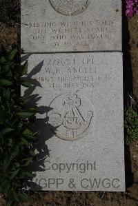 Wimereux Communal Cemetery - Angell, William Richmond