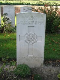 La Kreule Military Cemetery Hazebrouck - Baker, T