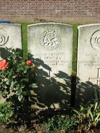 La Kreule Military Cemetery Hazebrouck - Bentley, H