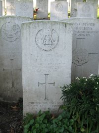 La Kreule Military Cemetery Hazebrouck - Bloom, Thomas Edward