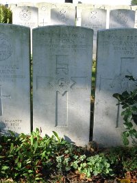 La Kreule Military Cemetery Hazebrouck - Brown, J