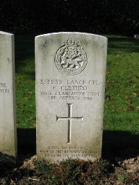 La Kreule Military Cemetery Hazebrouck - Clethro, Fred