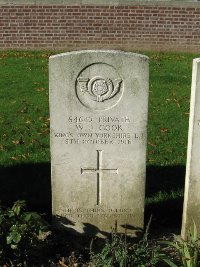 La Kreule Military Cemetery Hazebrouck - Cook, W J