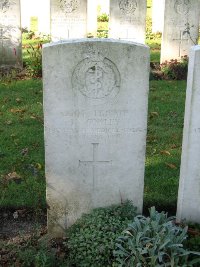 La Kreule Military Cemetery Hazebrouck - Cowley, Nicholas