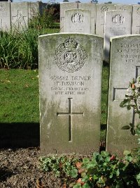 La Kreule Military Cemetery Hazebrouck - Davison, T