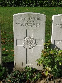 La Kreule Military Cemetery Hazebrouck - Deakin, A